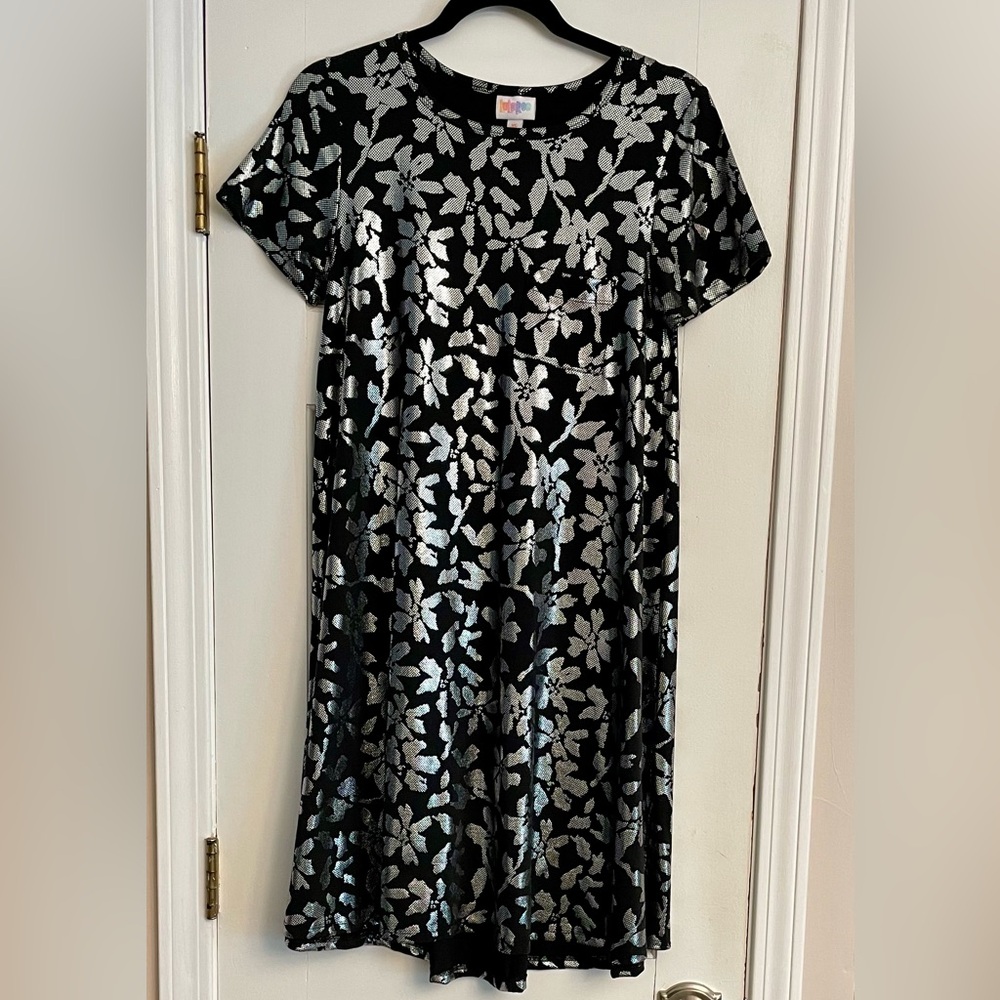 Gorgeous XS Black & Silver Floral LuLaRoe Elegant Carly Swing Dress Fits 2 to 8 - Picture 2 of 11